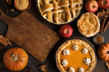 Thanksgiving pumpkin and apple pies © mizina
