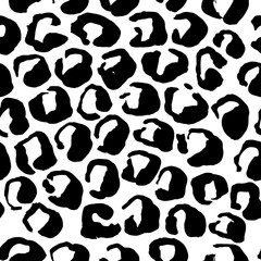Seamless black and white leopard pattern. Animal skin grunge texture. Vector illustration.