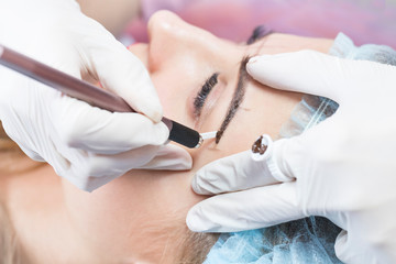 Mikrobleyding eyebrows workflow in a beauty salon