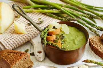 Creamy asparagus soup