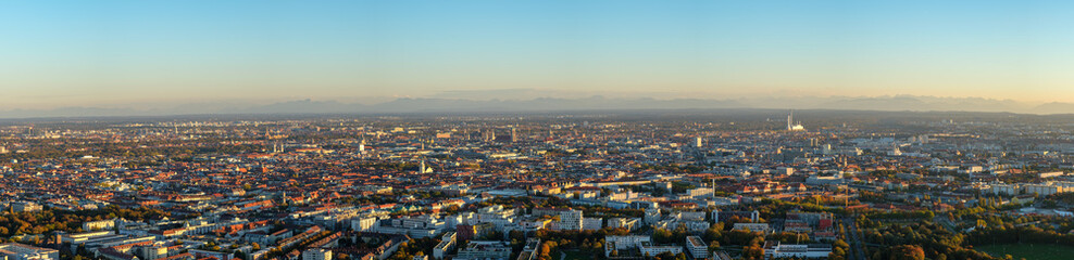 Fototapeta premium München Panorama Skyline mit Alpen