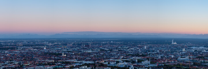 München Panorama blaue Stunde