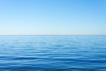 Fototapete Meer / Ozean Ruhige ruhige Wasseroberfläche, Meer und Horizont und klarer Himmel.