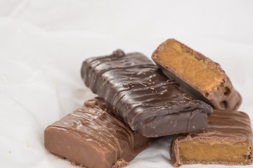 CHOCOLATE BARS WITH TOFFEE CARAMEL ON WHITE NAPKIN (COPY SPACE)