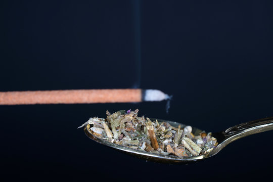 The clary sage is in the dried state very well as a spice for smoking meat and fish
