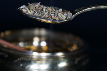 The clary sage is in the dried state very well as a spice for smoking meat and fish
