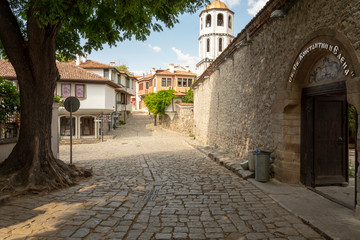 Fototapeta na wymiar Old curved street in plovdiv,bulgaria.