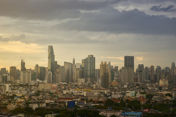 Fototapeta na wymiar scenic of cityscape with sun light and cloudscape