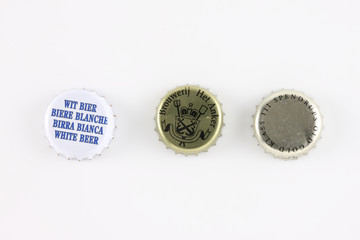 ビールの王冠（ボトルキャップ）3個  – Three Beer Bottle Caps