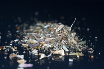 The clary sage is in the dried state very well as a spice for smoking meat and fish
