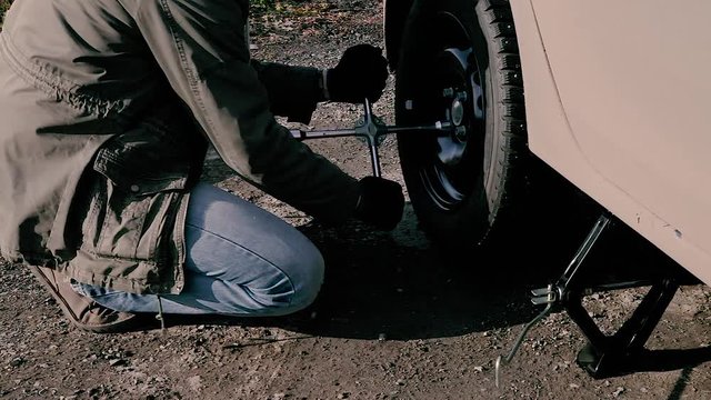 replacement of car wheels in field conditions