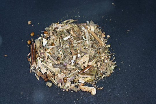 The clary sage is in the dried state very well as a spice for smoking meat and fish

