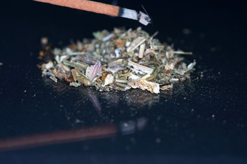 The clary sage is in the dried state very well as a spice for smoking meat and fish
