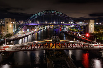 Fototapeta na wymiar Newcastle and gateshead riverside at night