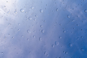 Wassertropfen auf Glas - Wasserhintergrund