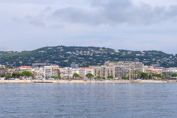 Obraz premium Cannes city shore at daylight