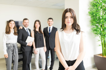 Obraz premium Leaders Set The Example For Employees