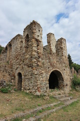 Fototapeta na wymiar Ruins of medieval house in abndoned city Mystras, Greece