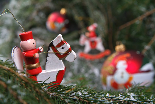 Noel sapin neige pere fete lutin cadeau boule