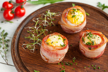 Egg muffins wrapped in bacon