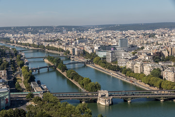 Fototapeta na wymiar Paris aus der Vogelperspektive