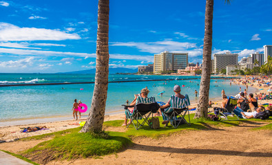 Obraz premium HONOLULU, HAWAII - FEBRUARY 16, 2018: View of the Waikiki beach.