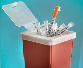Syringe disposable container
