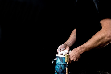 Kletterer mit Chalk