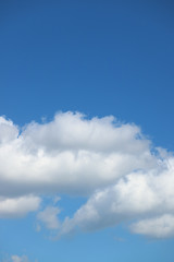 Fototapeta na wymiar 가을의 맑은하늘, 하늘의 구름, 구름배경