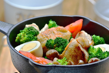 キャンプで鶏肉料理