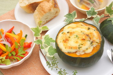 ハロウィン～まるごとカボチャの肉詰めファルシー