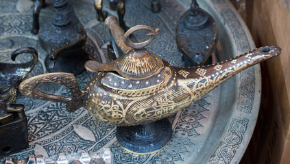 Aladdin lamp of wishes in metal with patterns