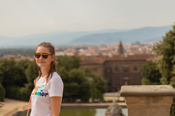 Fototapeta na wymiar young woman in front of Firenze