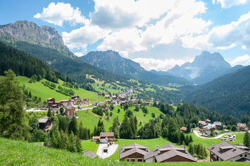 Obraz premium Impression of the Rugged Alpine Mountains in the Italian Dolomites on a beatiful Summer's Afternoon.