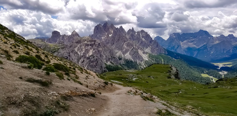 Dolomiti in una giornata nuvolosa