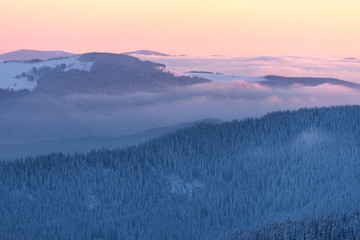 Obraz premium Frosty morning in the mountains