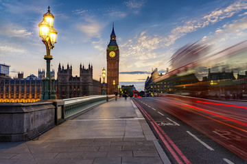 Blick auf den Big Ben in London bei Sonnenuntergang