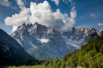Naklejka na ściany i meble Wolken über den Dolomiten - Italien
