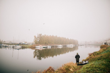 Obraz na płótnie Canvas Herbst-Nebel in Greifswald und Wieck am Ryck