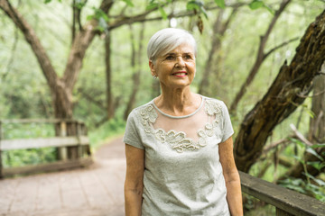 Naklejka premium Senior woman in the nice forest park