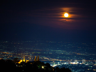 Naklejka premium Chiang Mai landscape and red full moon and clouds