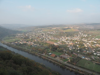 Klause bei Kastel-Staadt mit Felskapelle und Grabkapelle - auf einem Plateau gegenüber von Serrig mit Blick über das Saartal
