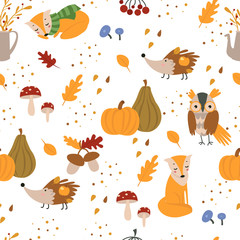 Autumn seamless pattern with cute forest animals