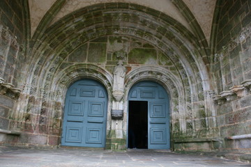 Fototapeta na wymiar Eglise Saint-Ronan, village de Locronan (Bretagne, Finistère)