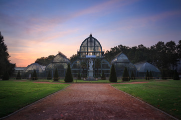 Fototapeta na wymiar Dawn at the famous greenhouse in park of the golden head (Parc de la Tete D' Or) in Lyon. Lyon, France