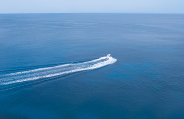 Naklejka premium White motor boat with long trail behind