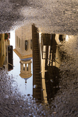 Reflejo iglesia San Cernin. Pamplona