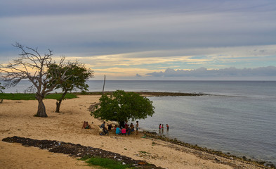 Reunion familiar en Playa Baracoa,Cuba