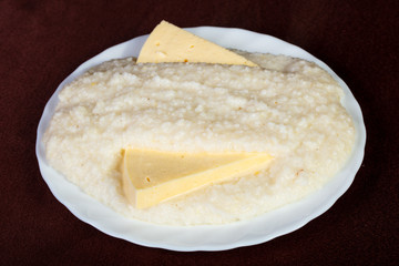 Hominy mamaliga porrige