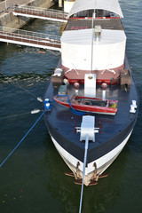 Bateau amarr&eacute; sur la Seine &agrave; Paris